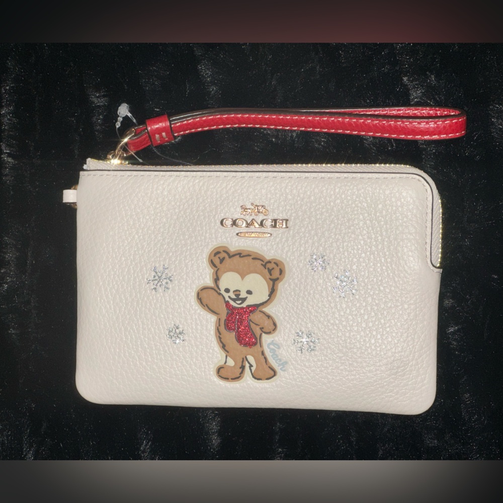 🧸✨ COACH Holiday Bear Wristlet – White Pebbled Leather – Like New